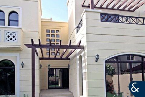 Villa in Mudon, Dubai 4 bedrooms, 354 sq.m. № 75826 - photo 14