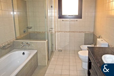 Villa in Mudon, Dubai 4 bedrooms, 354 sq.m. № 75826 - photo 10