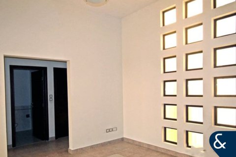 Villa in Mudon, Dubai 4 bedrooms, 354 sq.m. № 75826 - photo 6