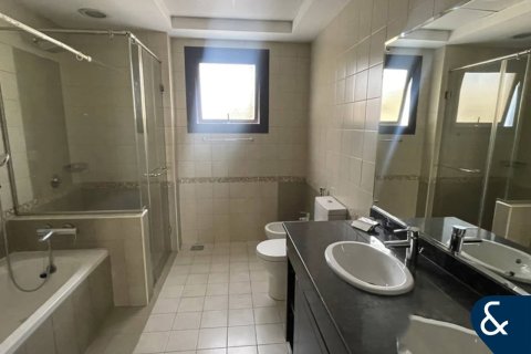 Villa in Mudon, Dubai 4 bedrooms, 354 sq.m. № 75826 - photo 25