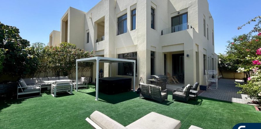 Вилла в Mira Oasis, Рим, Дубай, 3 спальни, 236м², № 75836