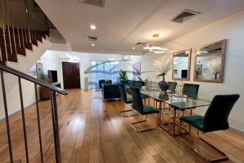 Villa en Jumeirah Village Circle, Dubai, 4 dormitorios, 390.2 m², № 7648 - foto 4