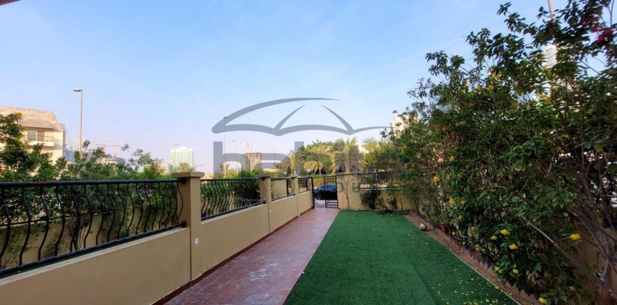 Villa en Jumeirah Village Circle, Dubai, 4 dormitorios, 390.2 m², № 7648