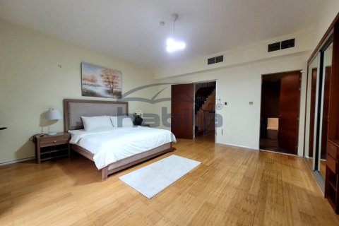 Villa en Jumeirah Village Circle, Dubai, 4 dormitorios, 390.2 m², № 7648 - foto 13