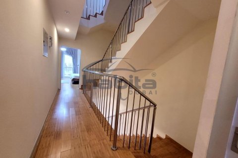 Villa en Jumeirah Village Circle, Dubai, 4 dormitorios, 390.2 m², № 7648 - foto 18