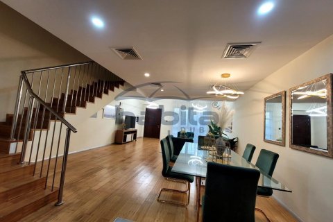 Villa en Jumeirah Village Circle, Dubai, 4 dormitorios, 390.2 m², № 7648 - foto 6