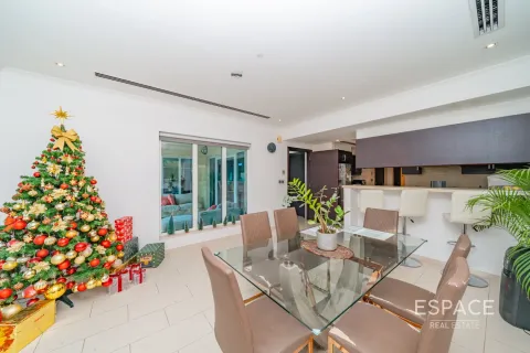 Villa en Regional, Jumeirah Park, Dubai, 3 dormitorios, 337 m², № 71185 - foto 4