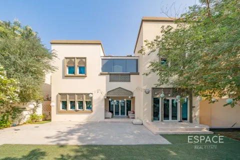 Villa en Regional, Jumeirah Park, Dubai, 3 dormitorios, 337 m², № 71185 - foto 1