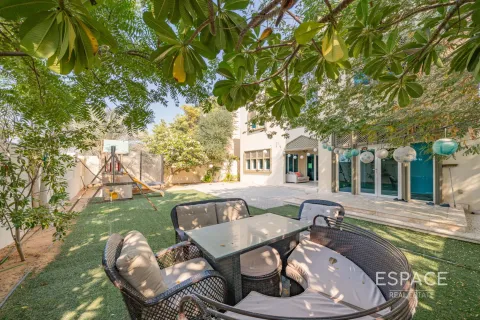 Villa en Regional, Jumeirah Park, Dubai, 3 dormitorios, 337 m², № 71185 - foto 2