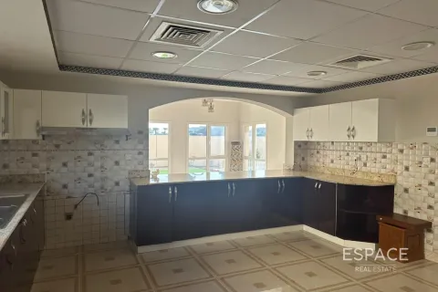 Снять в аренду виллу в Meadows 1, Meadows, Дубай: 6 спален, 457м², № 71184 - фото 15