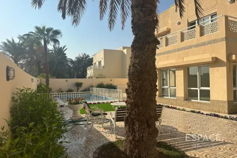 Снять в аренду виллу в Meadows 1, Meadows, Дубай: 6 спален, 457м², № 71184 - фото 4