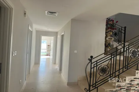 Снять в аренду виллу в Meadows 1, Meadows, Дубай: 6 спален, 457м², № 71184 - фото 9