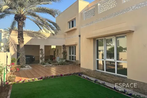 Снять в аренду виллу в Meadows 1, Meadows, Дубай: 6 спален, 457м², № 71184 - фото 6