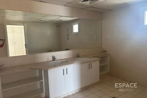 Снять в аренду виллу в Meadows 1, Meadows, Дубай: 6 спален, 457м², № 71184 - фото 16