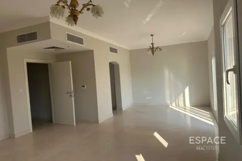 Снять в аренду виллу в Meadows 1, Meadows, Дубай: 6 спален, 457м², № 71184 - фото 14