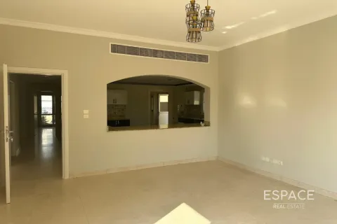 Снять в аренду виллу в Meadows 1, Meadows, Дубай: 6 спален, 457м², № 71184 - фото 11