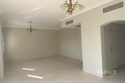 Снять в аренду виллу в Meadows 1, Meadows, Дубай: 6 спален, 457м², № 71184 - фото 13