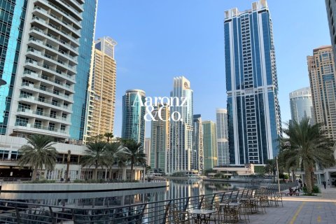 Apartment in Jumeirah Lake Towers, Dubai 2 bedrooms, 135 sq.m. № 110628 - photo 2