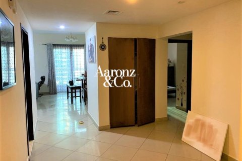 Apartment in Jumeirah Lake Towers, Dubai 2 bedrooms, 135 sq.m. № 110628 - photo 11
