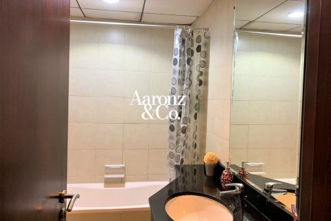 Apartment in Jumeirah Lake Towers, Dubai 2 bedrooms, 135 sq.m. № 110628 - photo 6