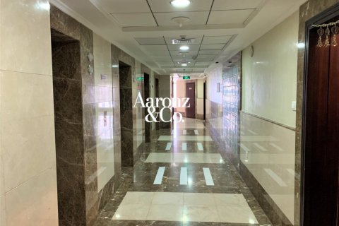 Apartment in Jumeirah Lake Towers, Dubai 2 bedrooms, 135 sq.m. № 110628 - photo 3