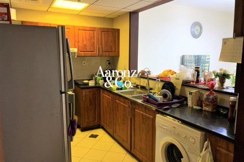 Apartment in Jumeirah Lake Towers, Dubai 2 bedrooms, 135 sq.m. № 110628 - photo 9