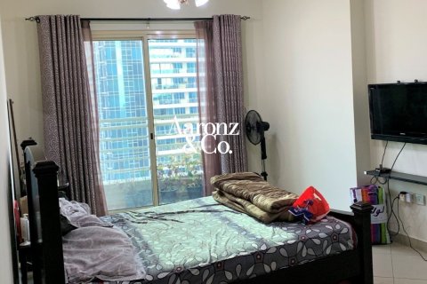 Apartment in Jumeirah Lake Towers, Dubai 2 bedrooms, 135 sq.m. № 110628 - photo 16