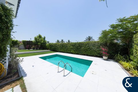 Villa in Jumeirah Golf Estates, Dubai 5 bedrooms, 658 sq.m. № 75854 - photo 2