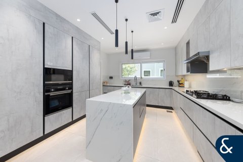 Villa in Jumeirah Golf Estates, Dubai 5 bedrooms, 658 sq.m. № 75854 - photo 10