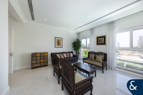 Villa in Jumeirah Golf Estates, Dubai 5 bedrooms, 658 sq.m. № 75854 - photo 9