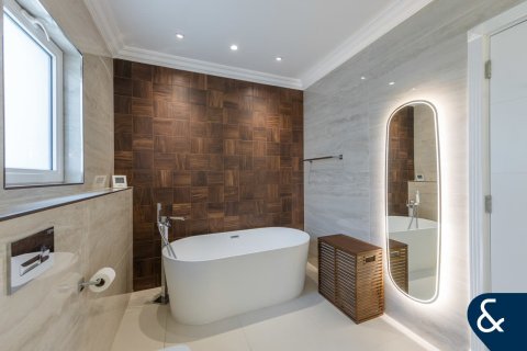 Villa in Jumeirah Golf Estates, Dubai 5 bedrooms, 658 sq.m. № 75854 - photo 13