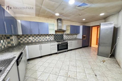 Снять в аренду квартиру в Bur Dubai, Дубай: 3 спальни, 278.7м², № 7728 - фото 9