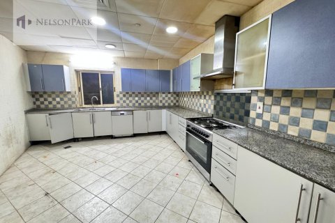 Снять в аренду квартиру в Bur Dubai, Дубай: 3 спальни, 278.7м², № 7728 - фото 10