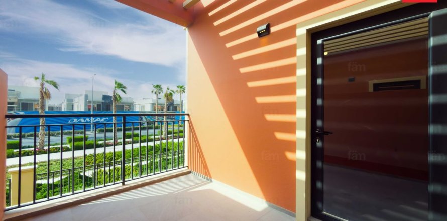 Adosado en Dubai, 4 dormitorios, 144 m², № 115792