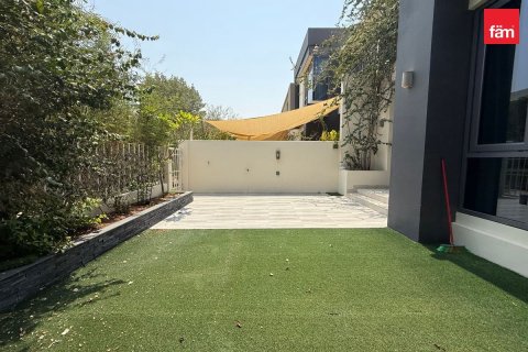 Villa in Dubai Hills Estate, Dubai 4 bedrooms, 201.8 sq.m. № 115798 - photo 11