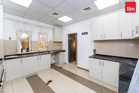 Снять в аренду виллу в Дубае: 5 спален, 543.6м², № 72135 - фото 13