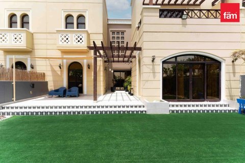 Townhouse in Dubai 4 bedrooms, 309.4 sq.m. № 50670 - photo 1