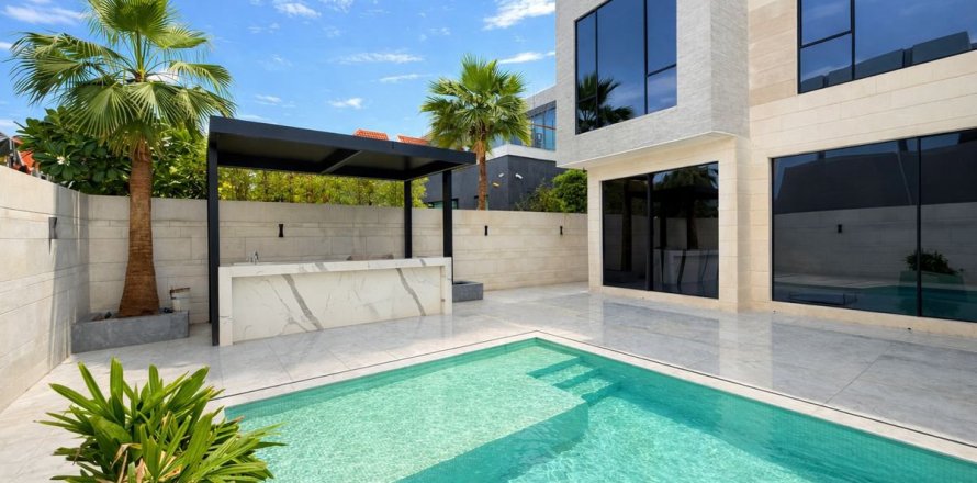 Вилла в Jumeirah Park, Дубай, 5 спален, 561м², № 99925
