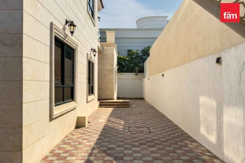 Снять в аренду виллу в Аль-Барше, Дубай: 6 спален, 982.3м², № 84192 - фото 11