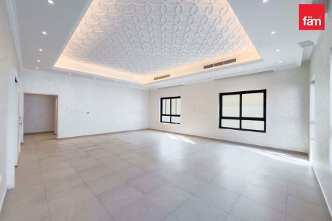 Снять в аренду виллу в Аль-Барше, Дубай: 6 спален, 982.3м², № 84192 - фото 7