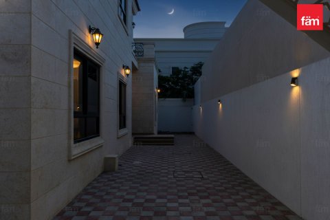 Снять в аренду виллу в Аль-Барше, Дубай: 6 спален, 982.3м², № 84192 - фото 17