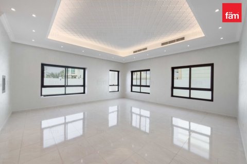 Снять в аренду виллу в Аль-Барше, Дубай: 6 спален, 982.3м², № 84192 - фото 4