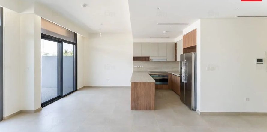 Вилла в Дубае, 3 спальни, 172.8м², № 109829