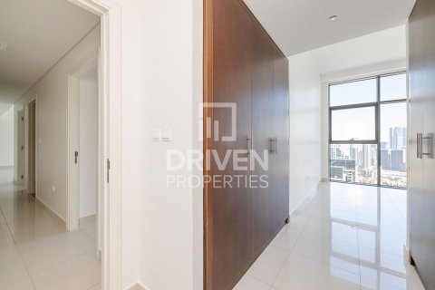 Apartment in BLVD Crescent, Downtown Dubai (Downtown Burj Dubai), Dubai 3 bedrooms, 184.32 sq.m. № 136695 - photo 15