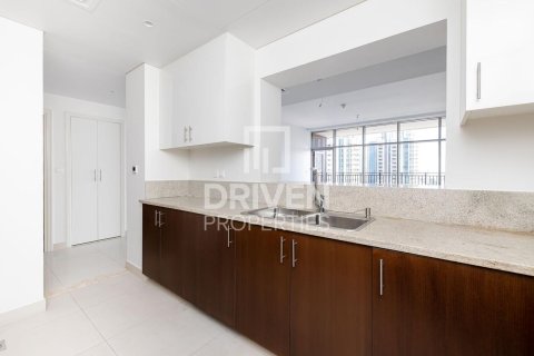 Apartment in BLVD Crescent, Downtown Dubai (Downtown Burj Dubai), Dubai 3 bedrooms, 184.32 sq.m. № 136695 - photo 9