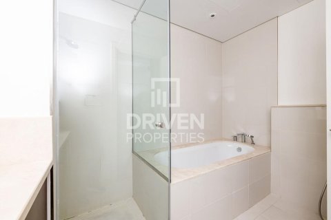 Apartment in BLVD Crescent, Downtown Dubai (Downtown Burj Dubai), Dubai 3 bedrooms, 184.32 sq.m. № 136695 - photo 14