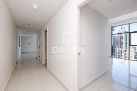 Apartment in BLVD Crescent, Downtown Dubai (Downtown Burj Dubai), Dubai 3 bedrooms, 184.32 sq.m. № 136695 - photo 13