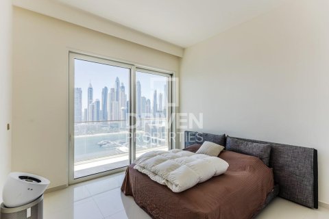 Apartment in EMAAR Beachfront, Dubai Harbour, Dubai 2 bedrooms, 148.27 sq.m. № 135958 - photo 14