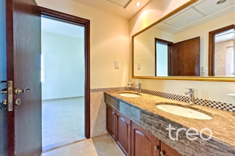Снять в аренду виллу в Арабиан Ранчес, Дубай: 4 спальни, 360.84м², № 139917 - фото 13