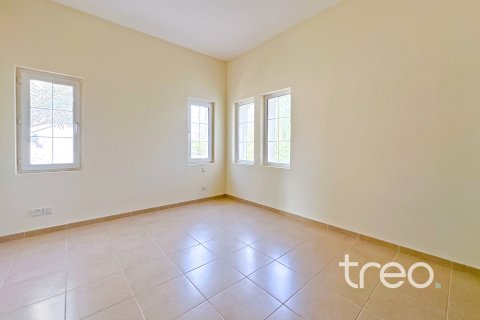 Снять в аренду виллу в Арабиан Ранчес, Дубай: 4 спальни, 360.84м², № 139917 - фото 10